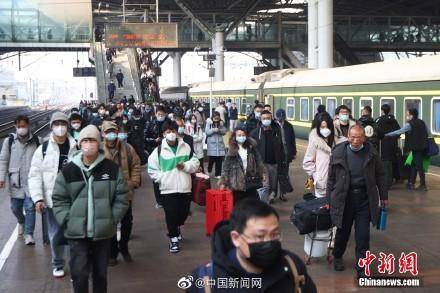 国铁集团：2月8日全国铁路预计发送旅客1320万人次